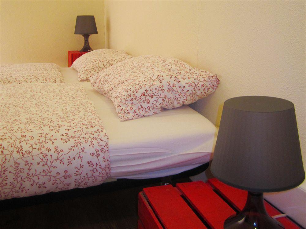 Supernova Hostel Порто Екстериор снимка