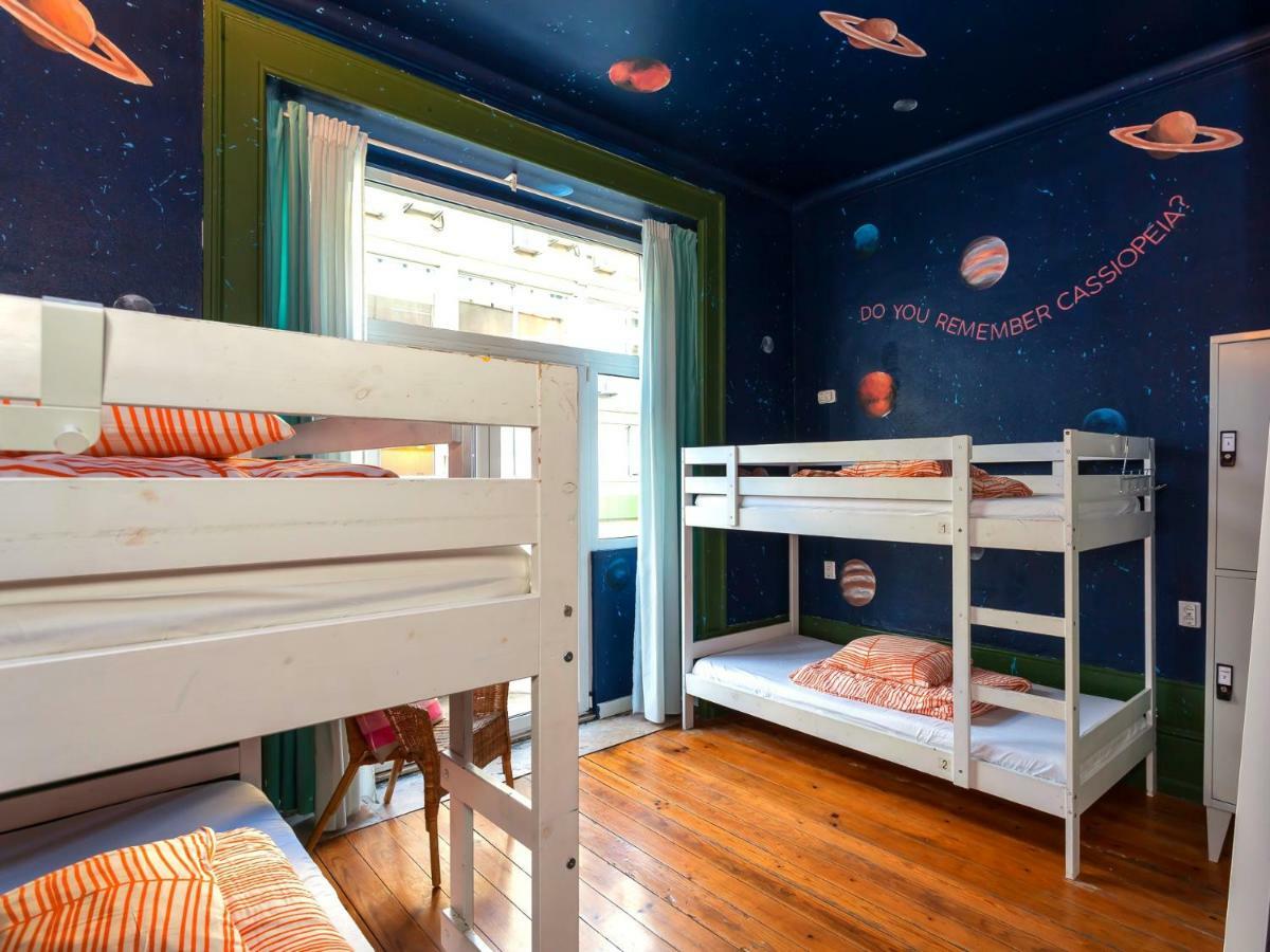 Supernova Hostel Порто Екстериор снимка